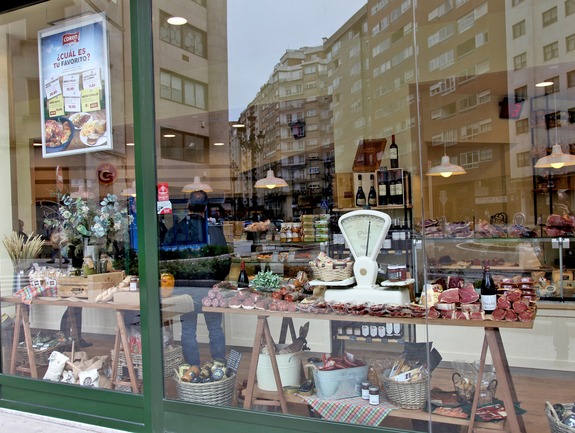 Escaparate Coren Grill Rosal&iacute;a de Castro Vigo.jpg