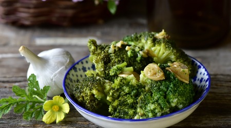Br&oacute;coli al Ajo