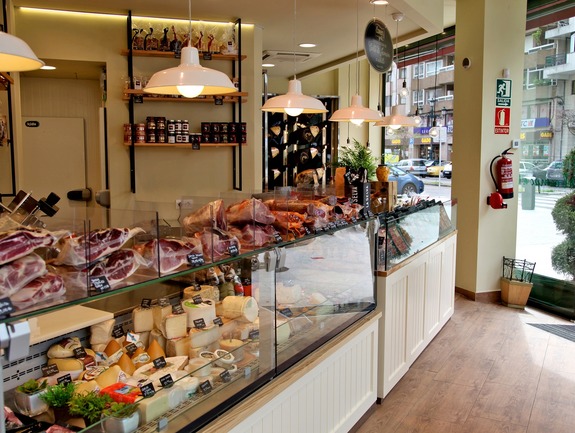 Zona Charcuter&iacute;a Coren Grill Rosal&iacute;a de Castro Vigo.jpg