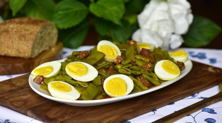 Jud&iacute;as con Chorizo